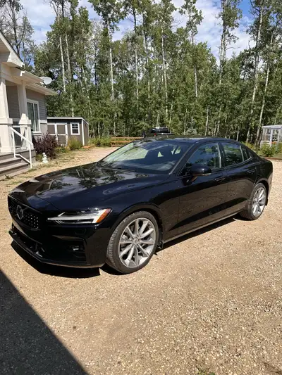 2022 Volvo S60 B5 Momentum. 56,000 kms, mild hybrid. It has both the Volvo climate and premium acces...