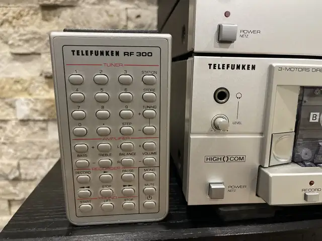 Telefunken R300 stereo system in Stereo Systems & Home Theatre in Markham / York Region - Image 11