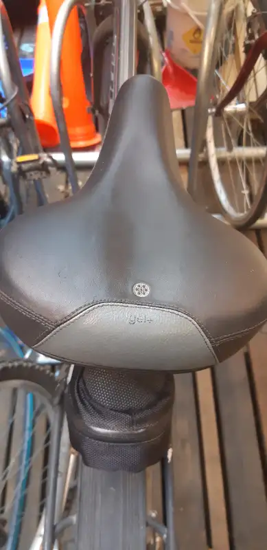 Selle de vélo sportif in Frames & Parts in City of Montréal - Image 7