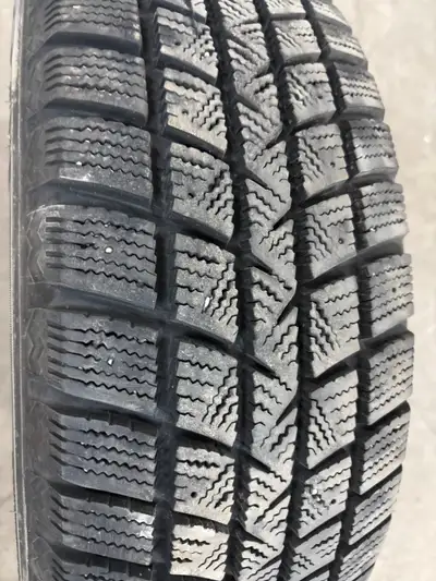 4 pneus d'hiver P205/60/16 92T Goodyear Winter Command 39.0% d'usure, mesure 7-8-6-10/32 205/60/16,...