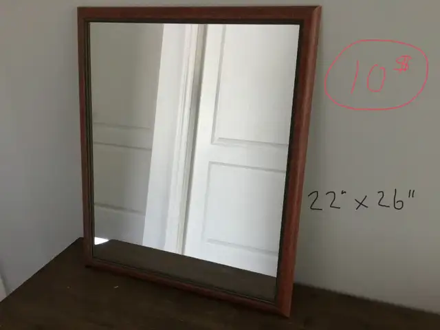 Lit pliant, chaises, miroirs in Beds & Mattresses in City of Montréal - Image 4