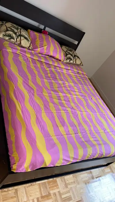 Lit queen IKEA + sommier, View more