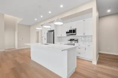 Penthouse 3-Bedroom, 2-Bath Available August 1st at Pinnacle Suites – Bright, Spacious, Air-Conditio...
