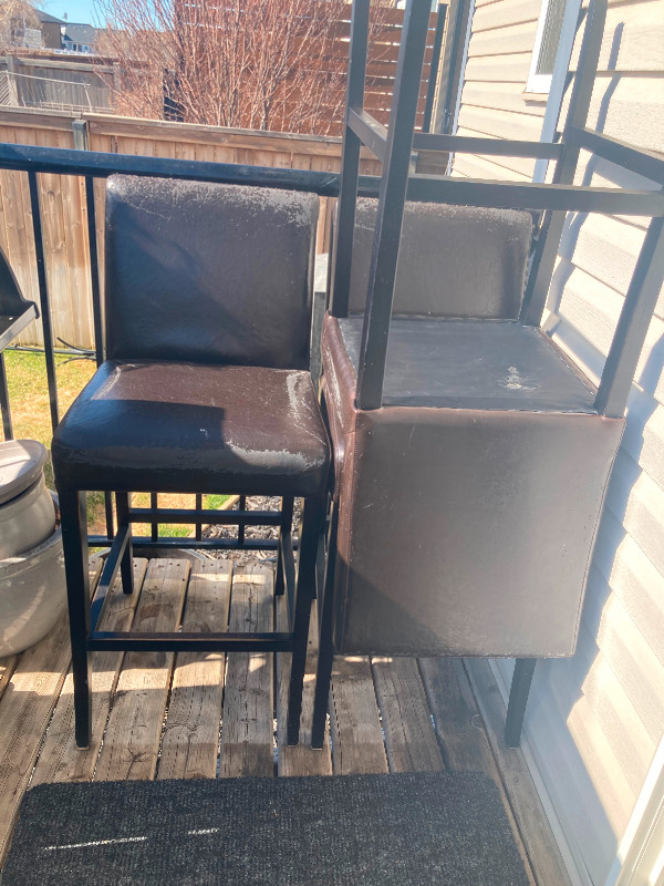 Island Stools in Free Stuff in Medicine Hat