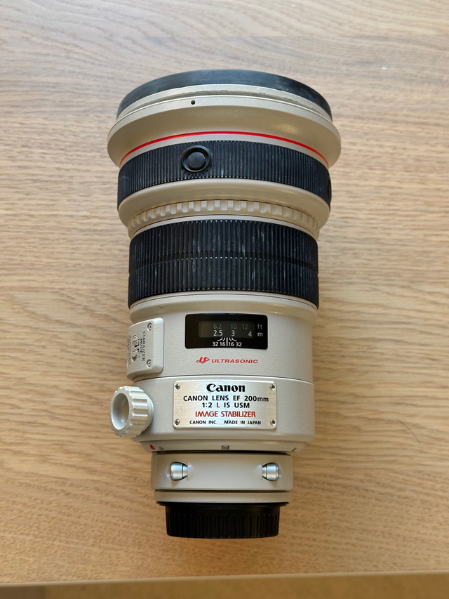 Canon 200mm f2  in Cameras & Camcorders in City of Toronto