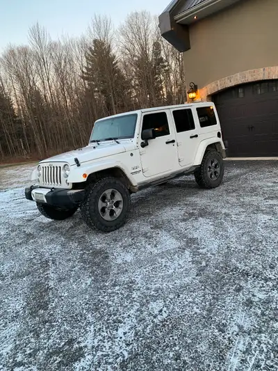Great jeep, just had a second baby so time to get a more family oriented suv. One owner, no accident...