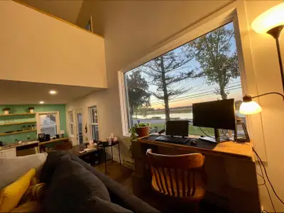 CONSTRUCTION 2021 / MEUBLÉ / SEMI-MEUBLÉ / CLIMATISÉ, CHAUFFÉ / INTERNET, CABLE / QUAI / 2 CHAMBRES...