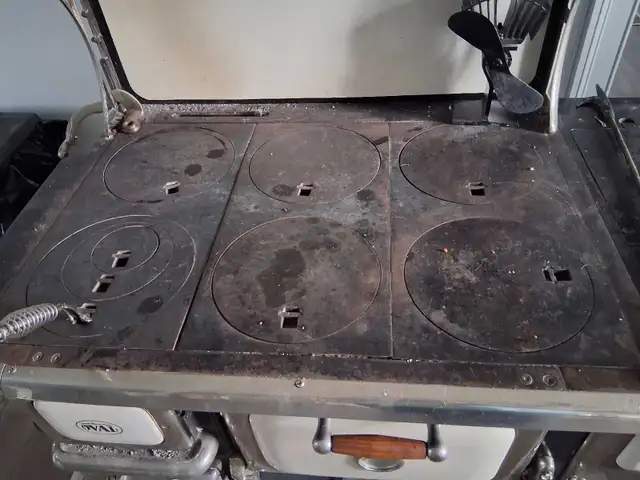 Elmira Cook Stove in Stoves, Ovens & Ranges in Kitchener / Waterloo - Image 5