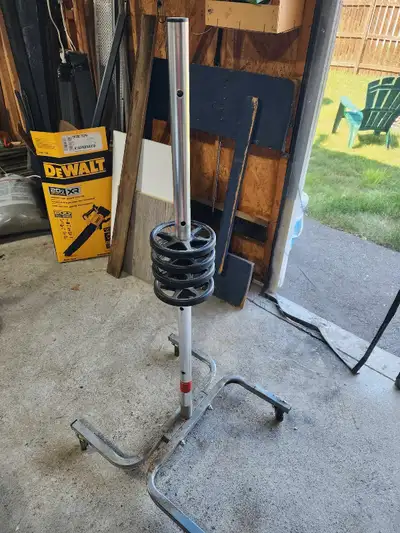 Bonjour, j'ai un support à pneus pour entreposage en très bonne état. Je demande 70$.Pierre