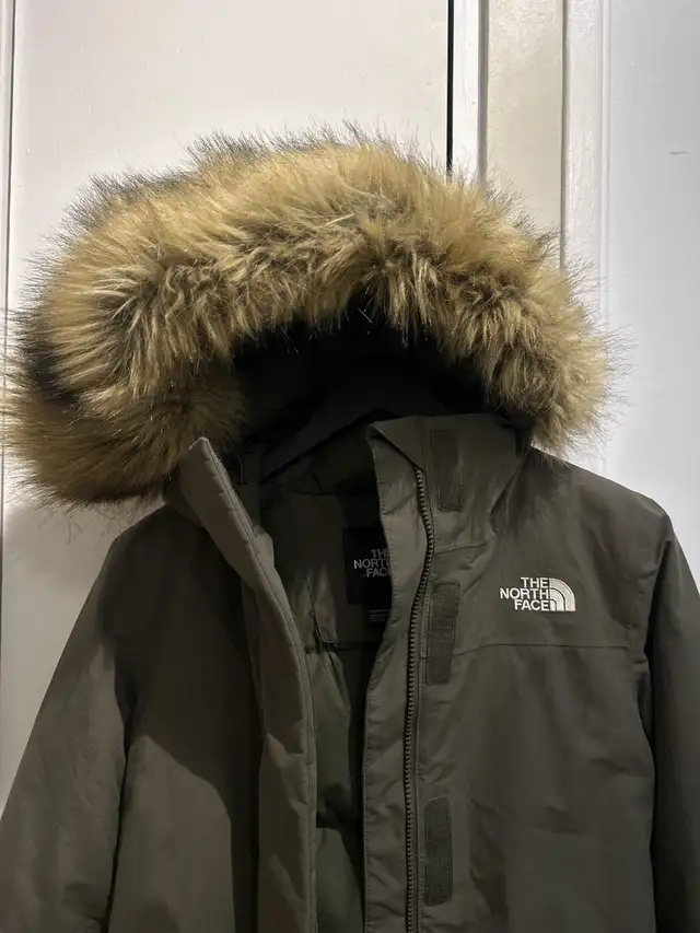 The North Face Women's Arctic Parka in Women's - Tops & Outerwear in City of Montréal - Image 2