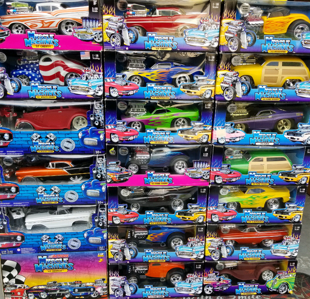 1:18 Diecast Muscle Machines Car and Truck Collection 2 in Arts & Collectibles in Markham / York Region - Image 2