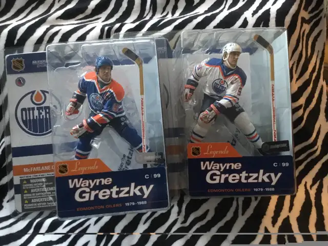 McFarlanes Sport Picks Legends Wayne Gretzky Oilers  in Arts & Collectibles in Red Deer - Image 6