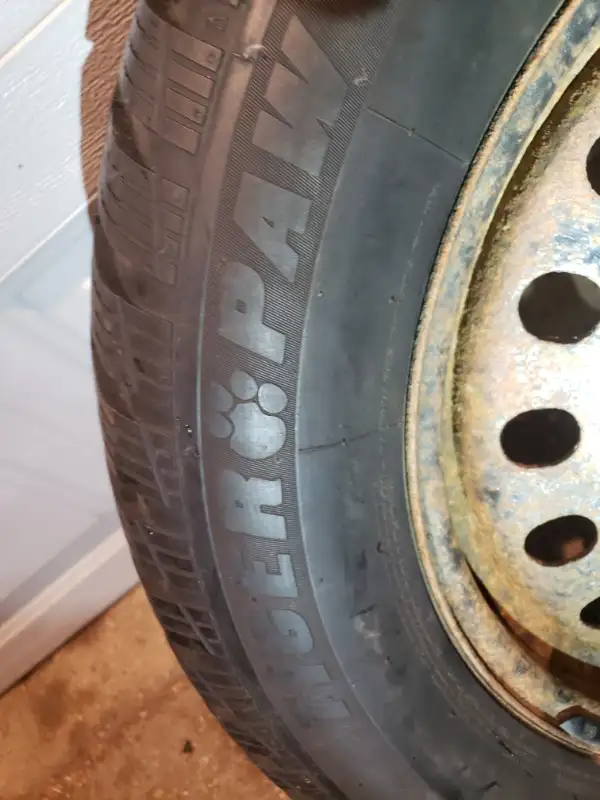 225 65 17 Uniroyal Tiger Paw winter tires on 5x114.3 rims in Tires & Rims in London - Image 5