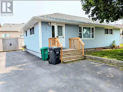 Enjoy this full main floor of a 3 bedroom bungalow. No carpets, only hardwood and ceramic flooring,...