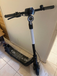 KQi 3 Sport Eidtion Electric Scooter (NeW)