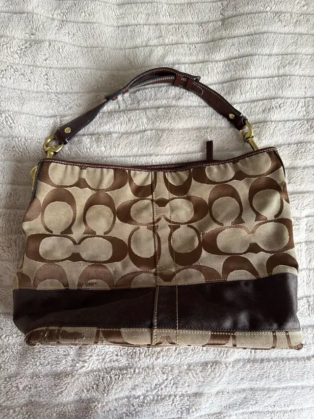 COACH vintage signature hobo shoulder bag in Women's - Bags & Wallets in Barrie - Image 2