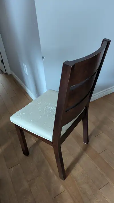 Quatre chaises de salle à manger robustes en érable, Four robust, View more