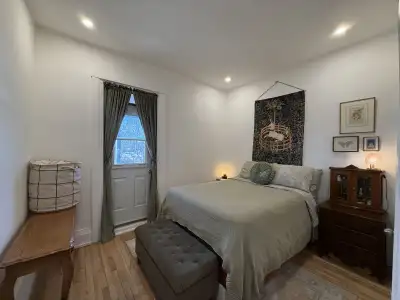 LEASE TRANSFER - 4 1/2 IN NDG - $1915 Lease transfer for a sunny 4 1/2 in the heart of NDG. 2 bedroo...