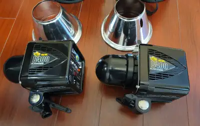 What You Get: 2 × AlienBees B400 strobes Power cords included Features: - 400 watt-seconds of power...