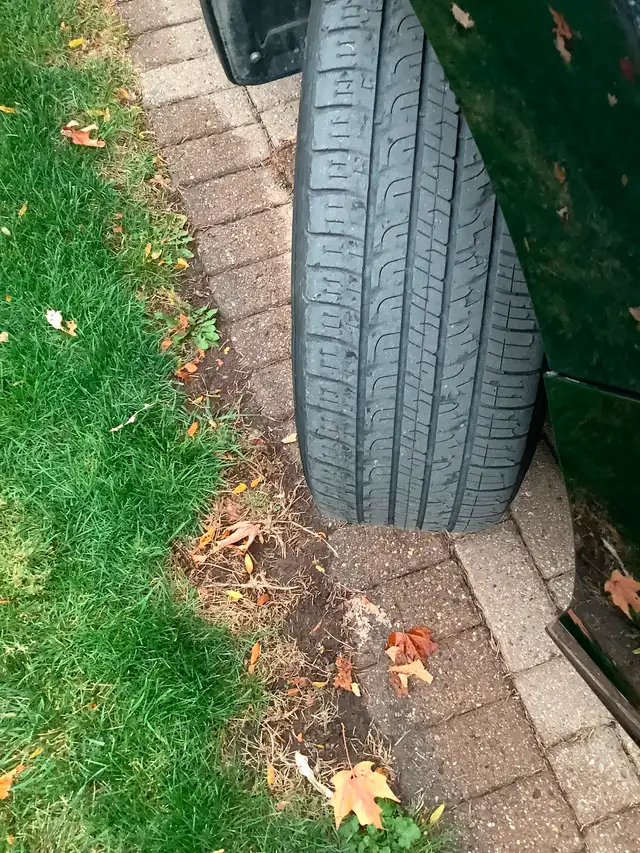 All season tires.. 4xGoodyear Assurance tires 235/60 R18. in Tires & Rims in Ottawa - Image 4