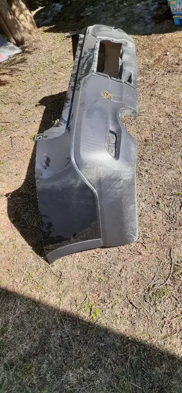 Bumper arrière pour subaru ascent noir allant sur modele 2018 et plus. leger domage au coin , se tol...