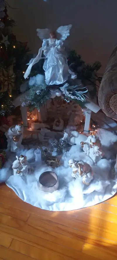 NOEL Grande Crèche de Noël blanche avec personnages, View more