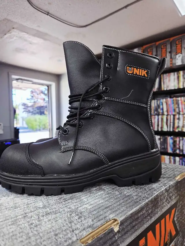 Bottes de travail NIK in Men's Shoes in Longueuil / South Shore - Image 2