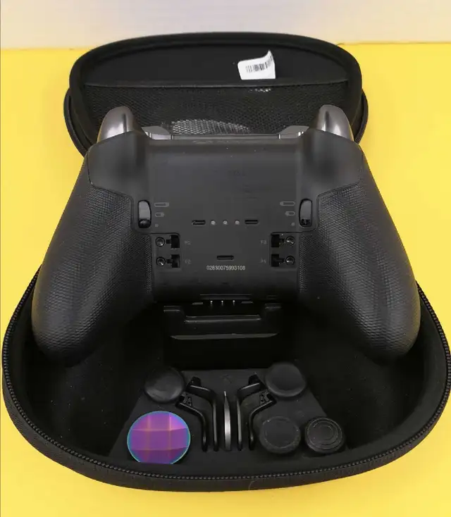Manette XBOX ONE Elite Series 2 in XBOX One in City of Montréal - Image 3