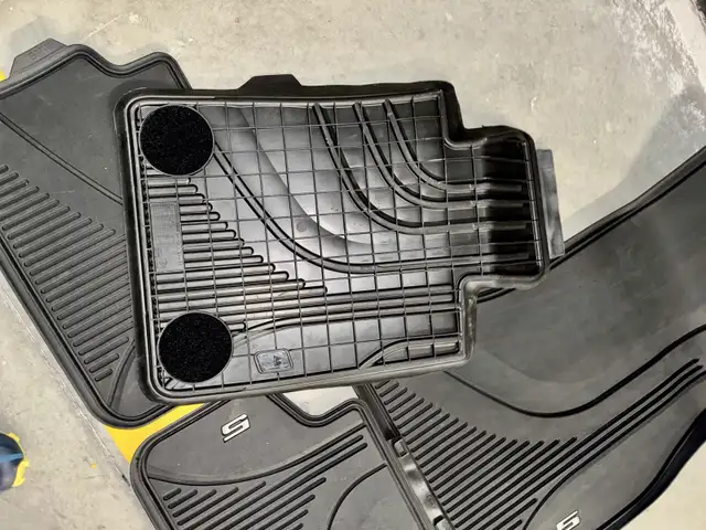 BMW all season car mats and cargo liner in Other Parts & Accessories in City of Toronto - Image 3