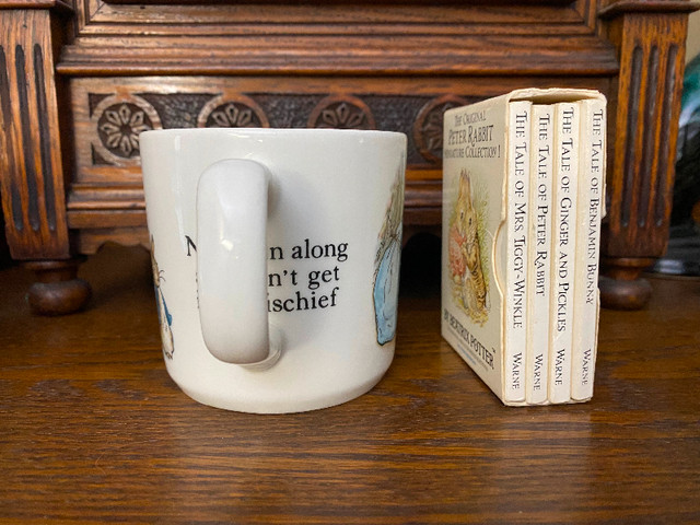 WEDGEWOOD Peter Rabbit Mug & Miniature Beatrix Potter 4 Book Set in Home Décor & Accents in Mississauga / Peel Region - Image 2