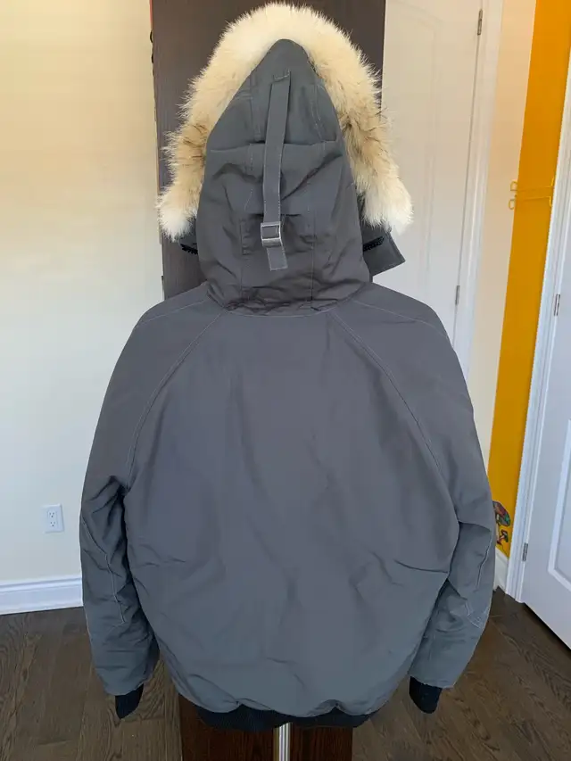 Canada Goose Authentic Men's jacket  in Men's in Markham / York Region - Image 4