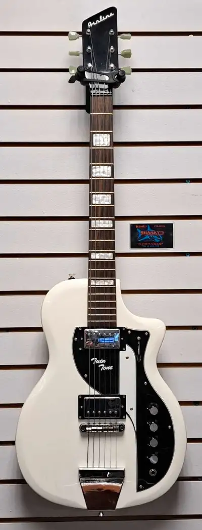 Airline Twin Tone Guitar (30494679), View more