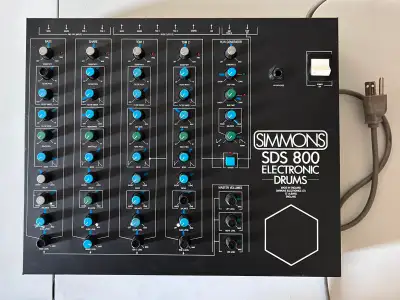 Vintage Simmons SDS 800 drum module in very good shape and working condition. some knobs are missing...