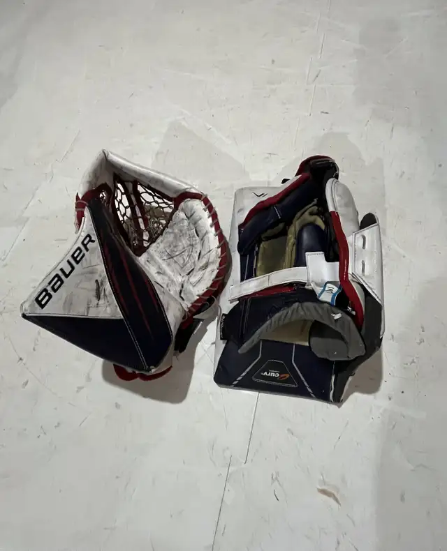 Bauer 3x Int S 30+1 goalie pads, blocker and catcher in Hockey in Barrie - Image 6