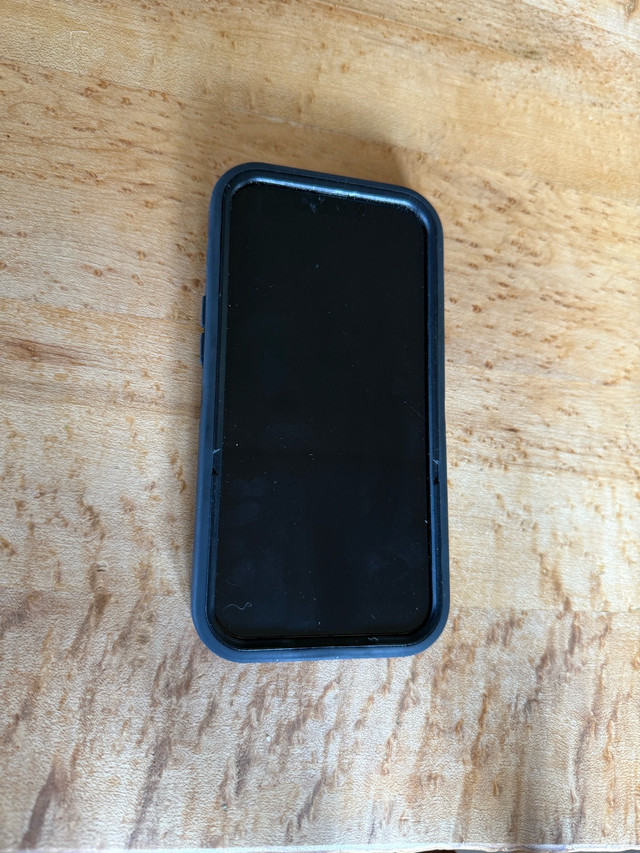 iPhone 13 Pro 256gb w case in Cell Phones in Bathurst - Image 3