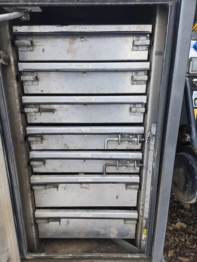 2016 F550 picker truck in Heavy Trucks in Fort St. John - Image 4