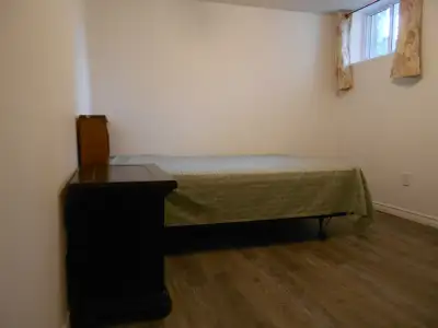 Room close to Algonquin College-Sept. 1