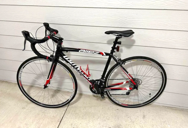 Specialized Allez Road Bike - M 54CM in Road in City of Toronto - Image 2