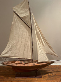 Sailing boat model made in Vietnam/ Modèle de bateau fait au Vie