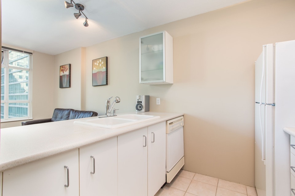 Fully Furnished 1BR + Den Condo 5