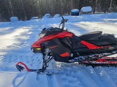 2021 skidoo summit sp 850etec Shot 175 track 3" track Stock 720 km