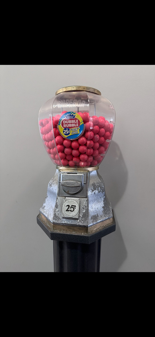 Vintage Vendmax Emperor Dubble Bubble Gumball Machine on Stand in Arts & Collectibles in Barrie