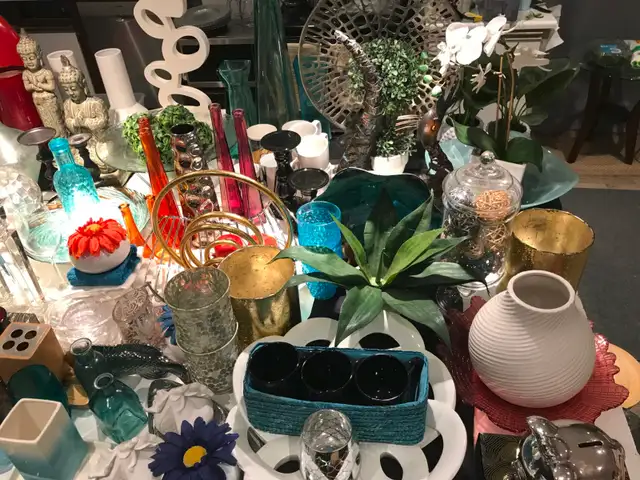 Home decor accessories in Home Décor & Accents in Calgary - Image 9