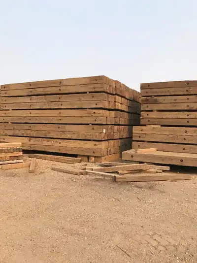 Good used crane mats for sale. 12" thick x 4' wide x 20' long ~3000 lbs each Please Contact for more...