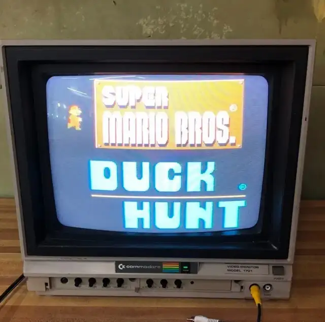 Commodore 1702 CRT computer monitor in Monitors in Mississauga / Peel Region - Image 2
