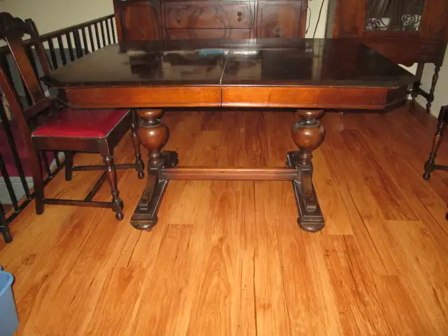 1920s-1930s Antique Black Maple Dining Room Suite in Dining Tables & Sets in Hamilton - Image 2
