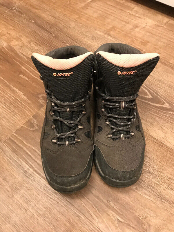 Hiking Boots Hi-Tec Ladies  Size 9M in Women's - Shoes in Vernon