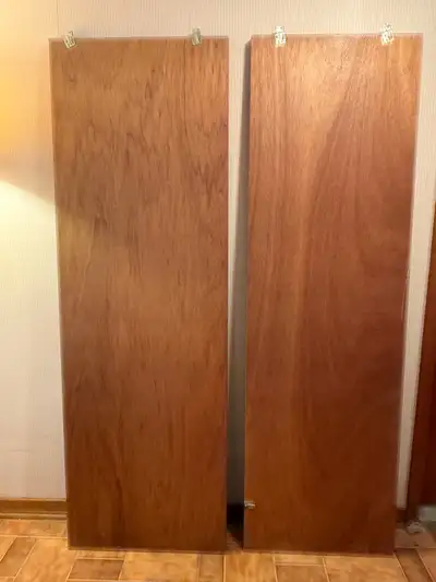 2 portes en bois 79 pouces de haut une fait 24” l’autre 26 large, View more