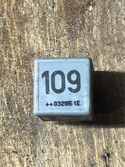 Vw glow plug fuse Fuse 109 647-708-1221
