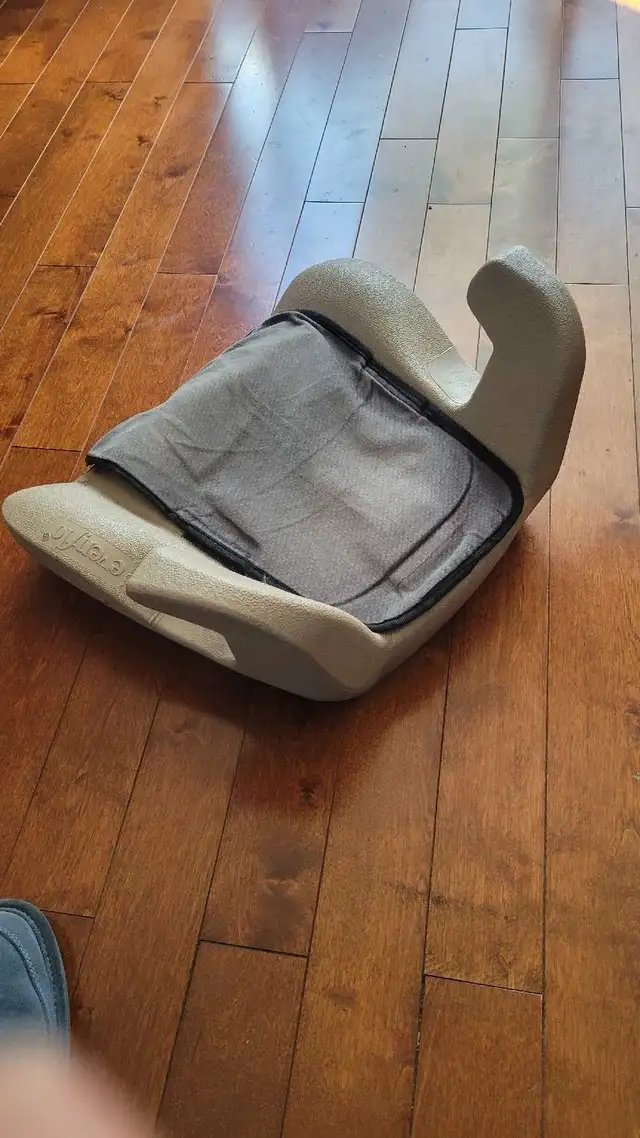 Car booster seat for kids in Strollers, Carriers & Car Seats in Ottawa - Image 3